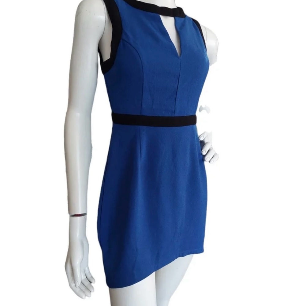 Elegant Blue Sleeveless Dress